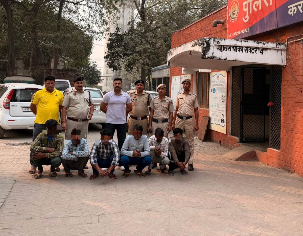 Six accused arrested from Dussehra Ground two bikes and 6000 rupees recovered